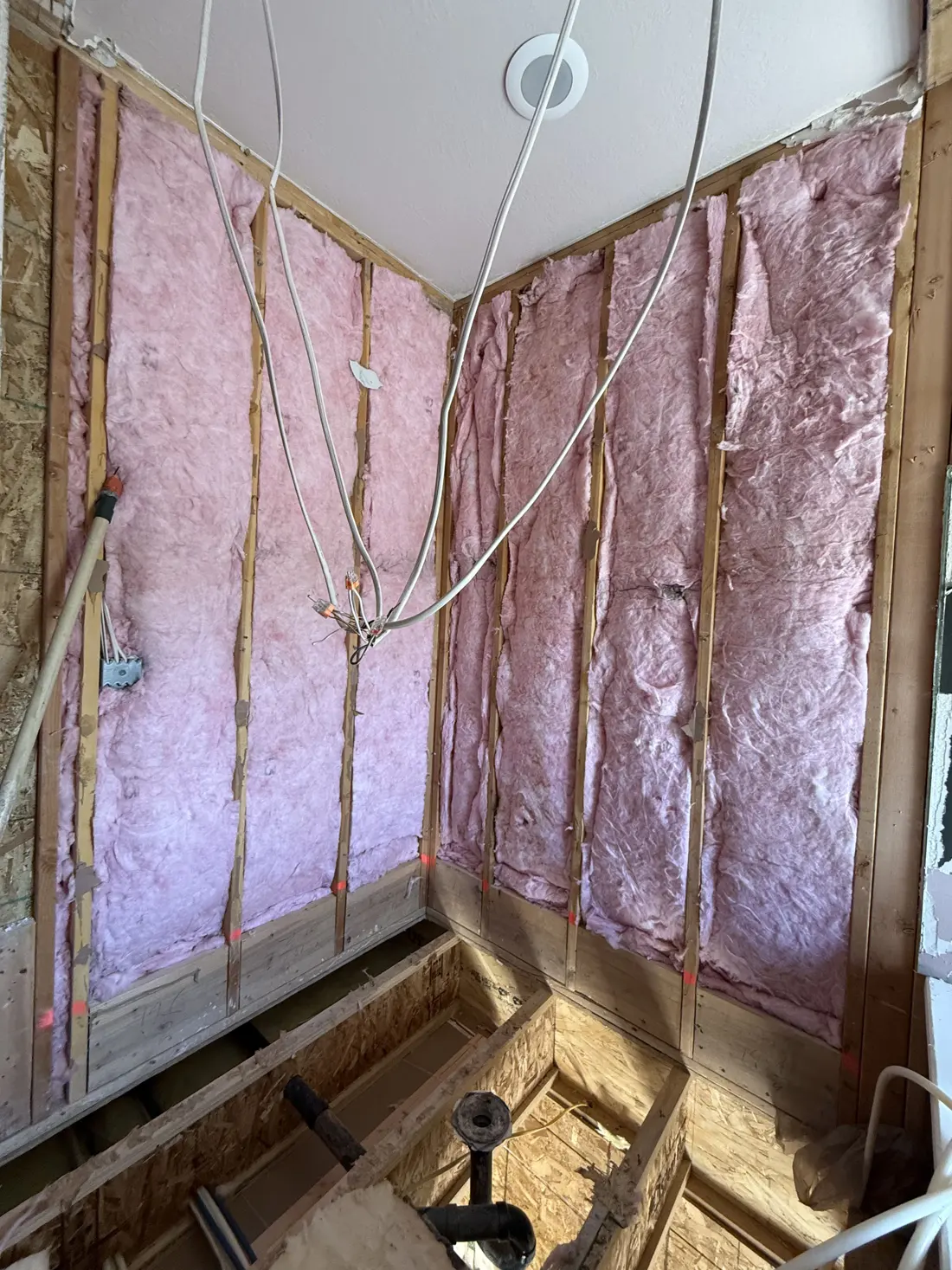 Fiberglass Insulation, job photo 1 of 12